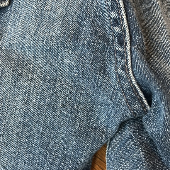 GAP Skinny Bermuda Denim Jean Shorts Medium Wash Distressed Size 29 - Picture 6 of 7